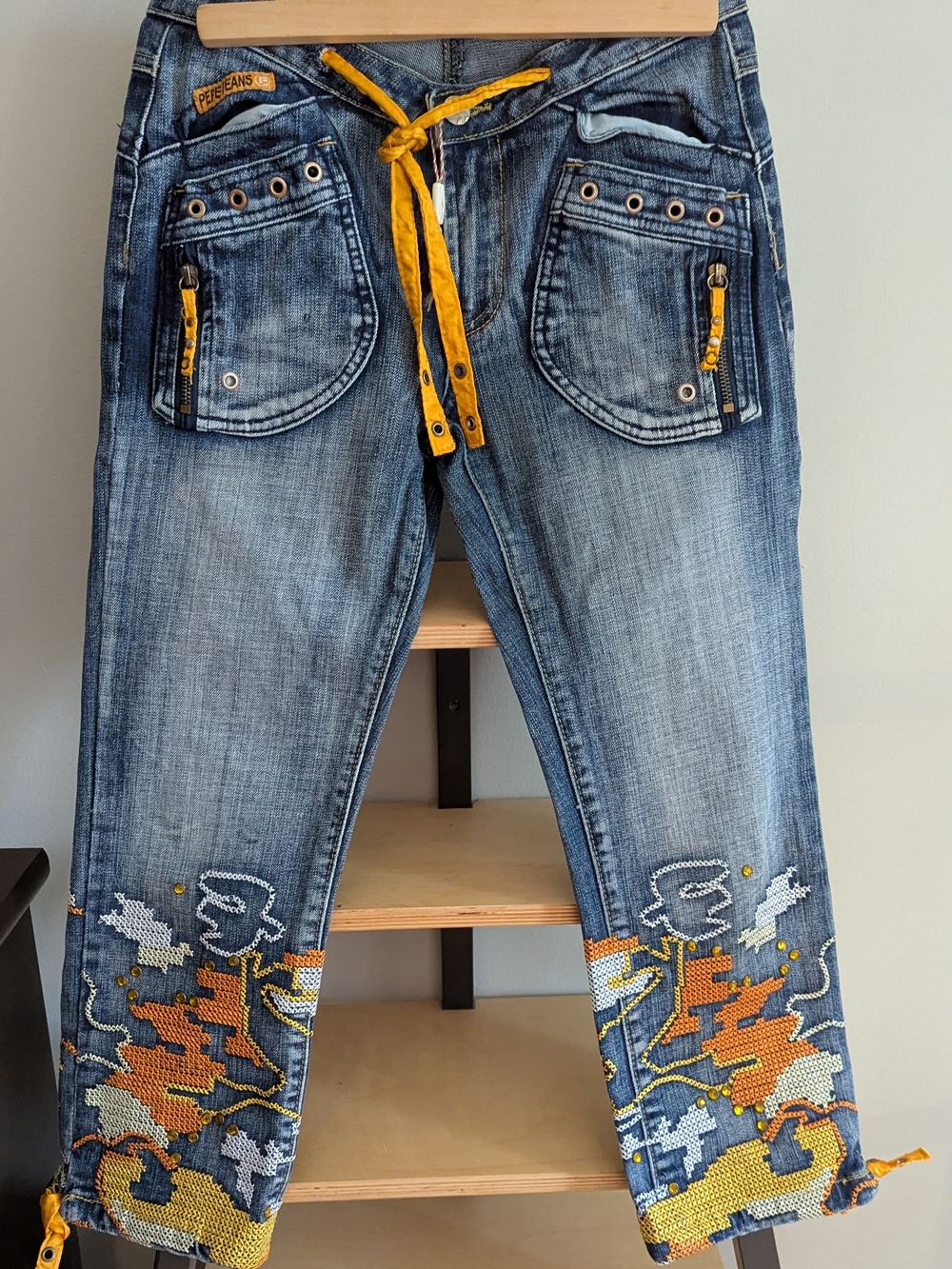 Pepe Jeans Slim Blue Denim Jeans with Yellow Accents and Embroidered Cuffs